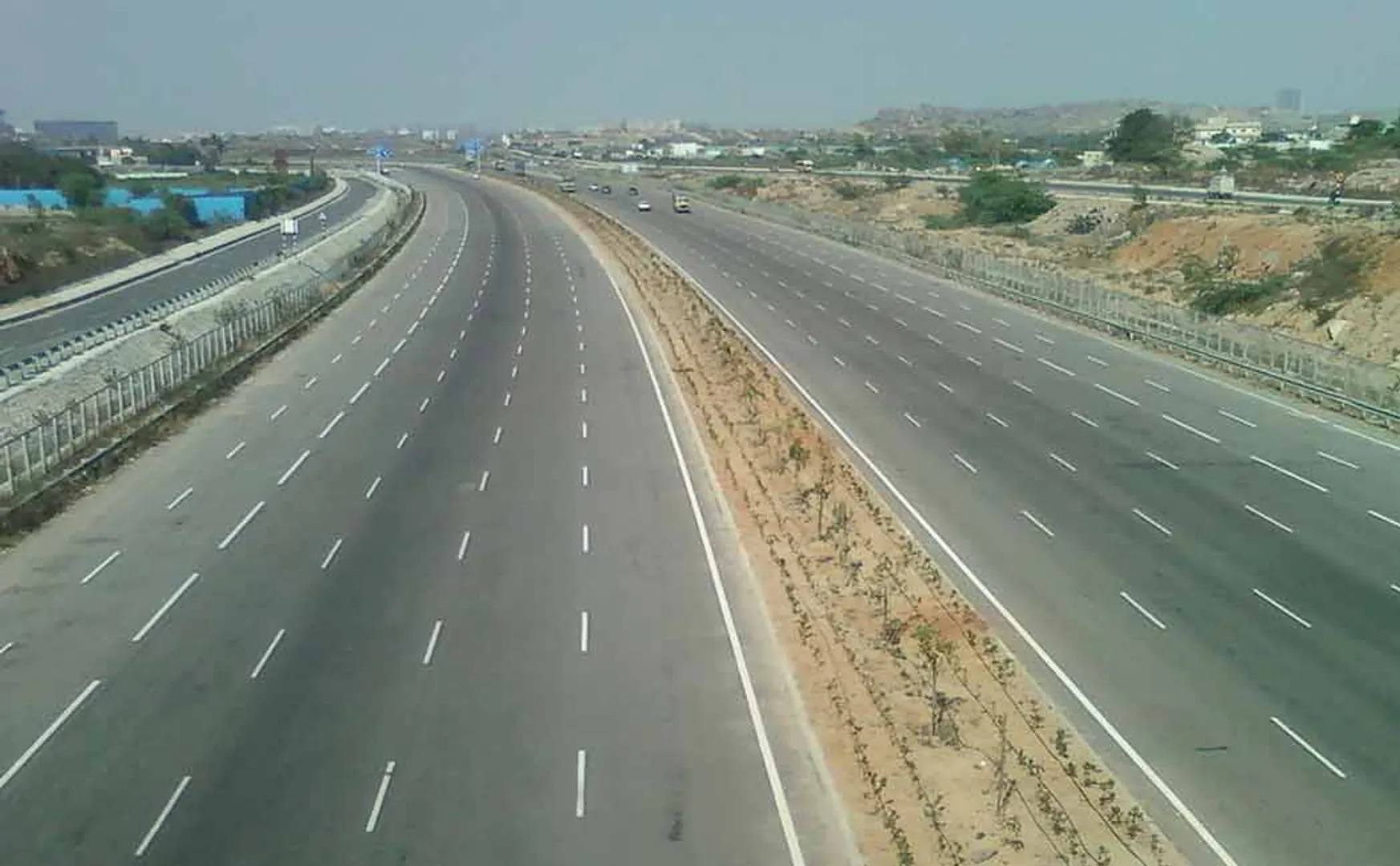 Pon.Gauthamasikamani MP's request to widen the three abandoned roads in Chennai to Salem.