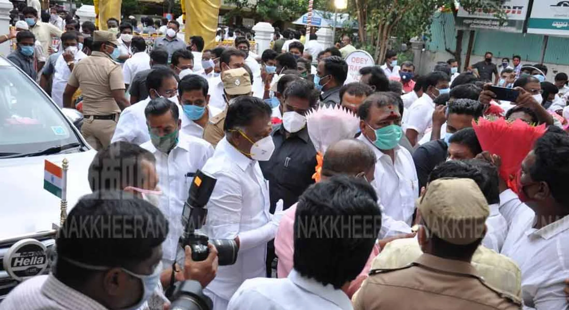 OPS  visit to AIADMK headquarters