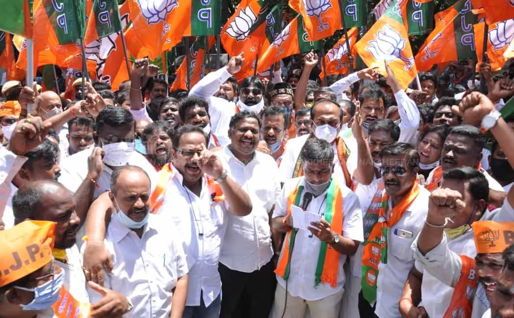 BJP Againest DMK For Wall Poster Issue