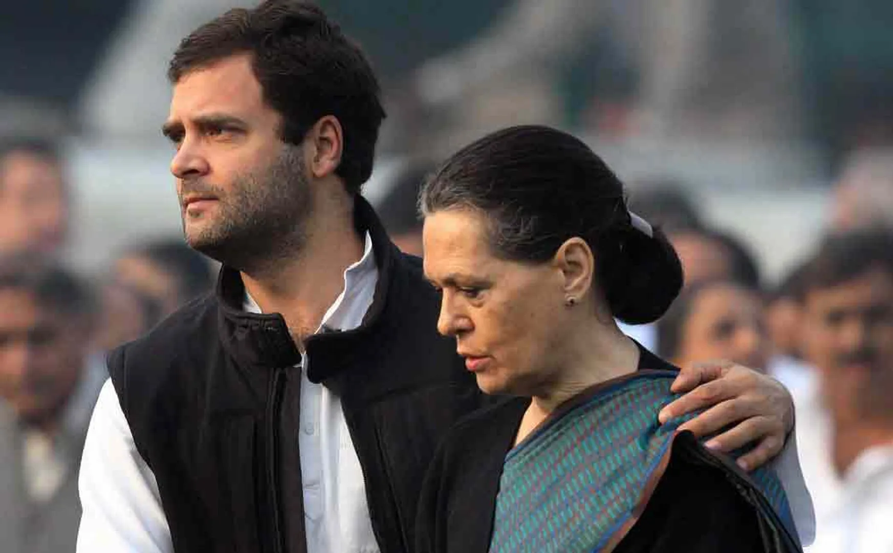 sonia gandhi returns to india after medical checkup