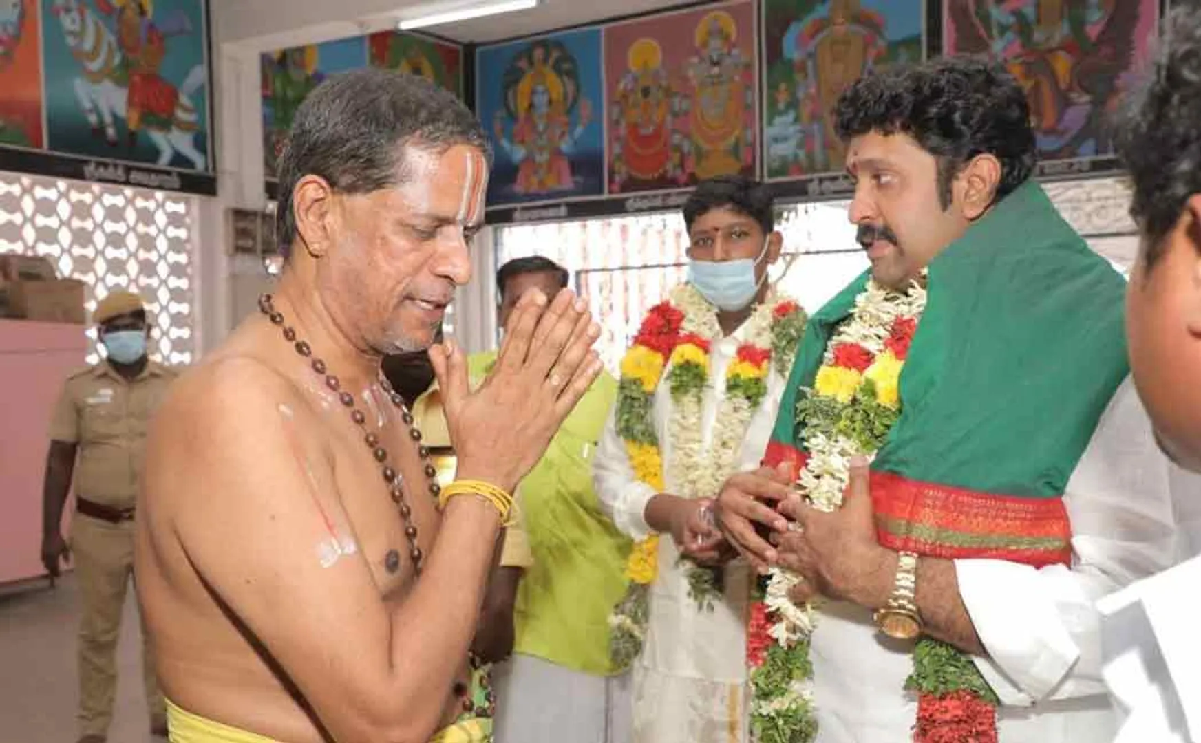 To continue the AIADMK rule! -The administrator of ‘Pasarai’ conducted the homage at Andal temple