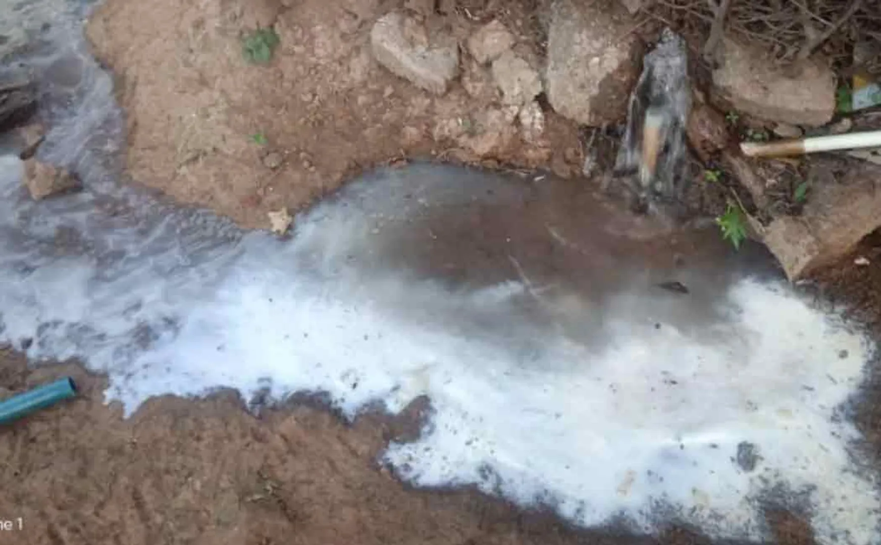 Poison mixed in drinking water! The villagers are afraid!