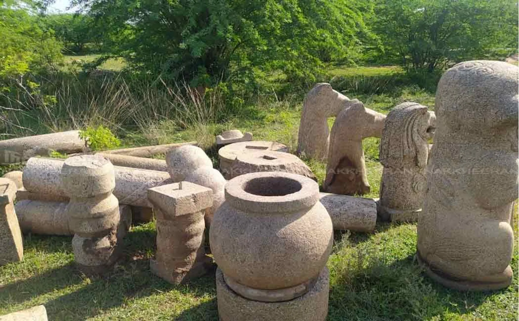 Stone sculptures thrown in the field; Did the thieves bring and throw in pudhukottai 