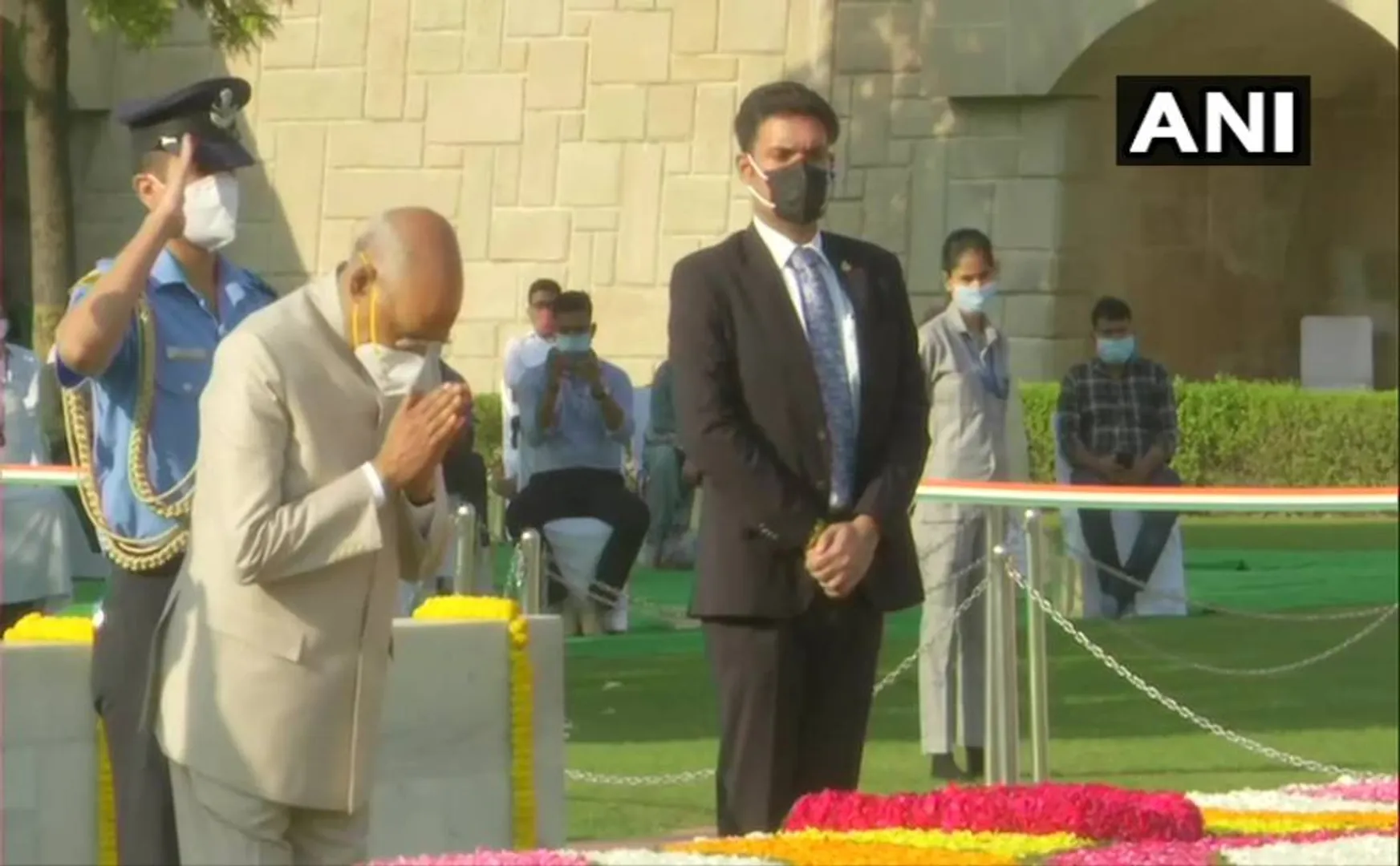 mahatma gandhi birth anniversary president and prime minister 