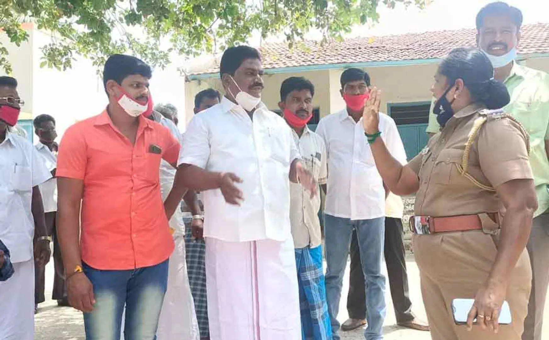 Gramasaba meeting admk and dmk issue 