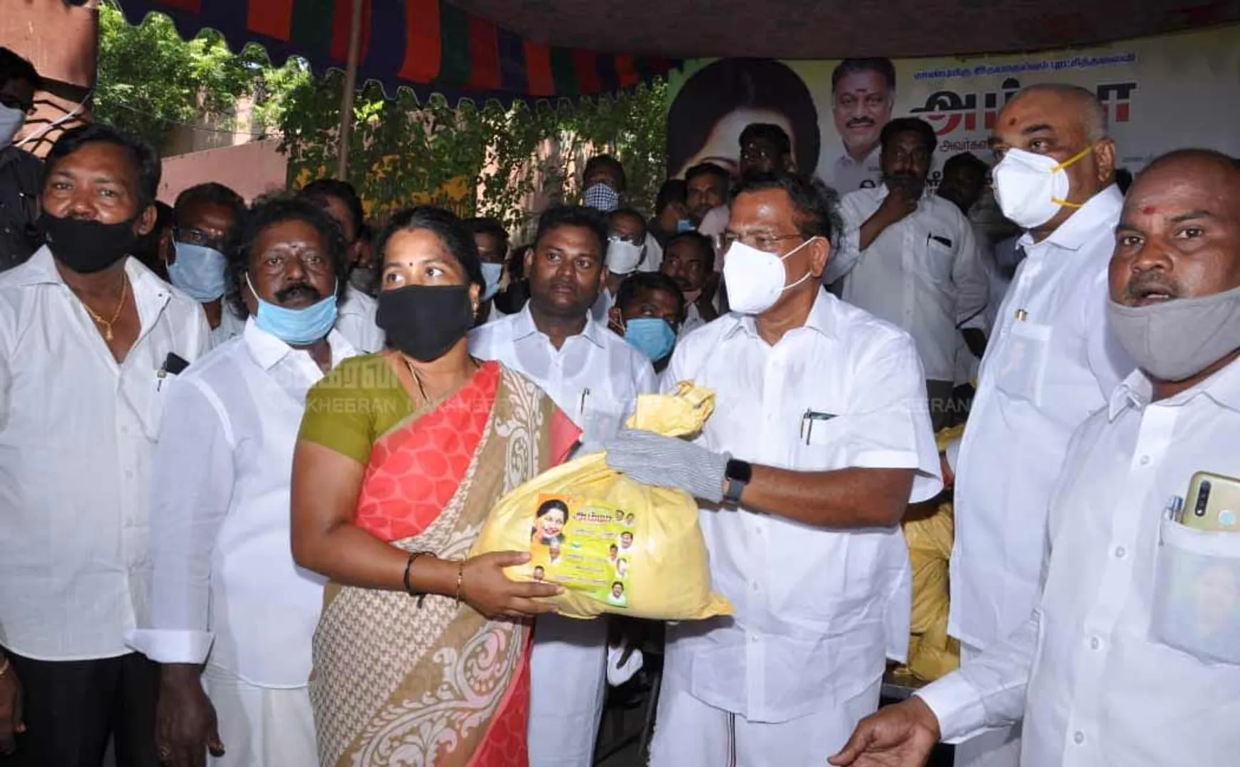 ADMK provides groceries for Sanitary Workers