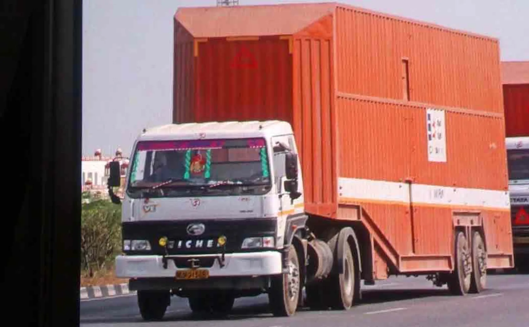 gang escapes with container truck having benz cars