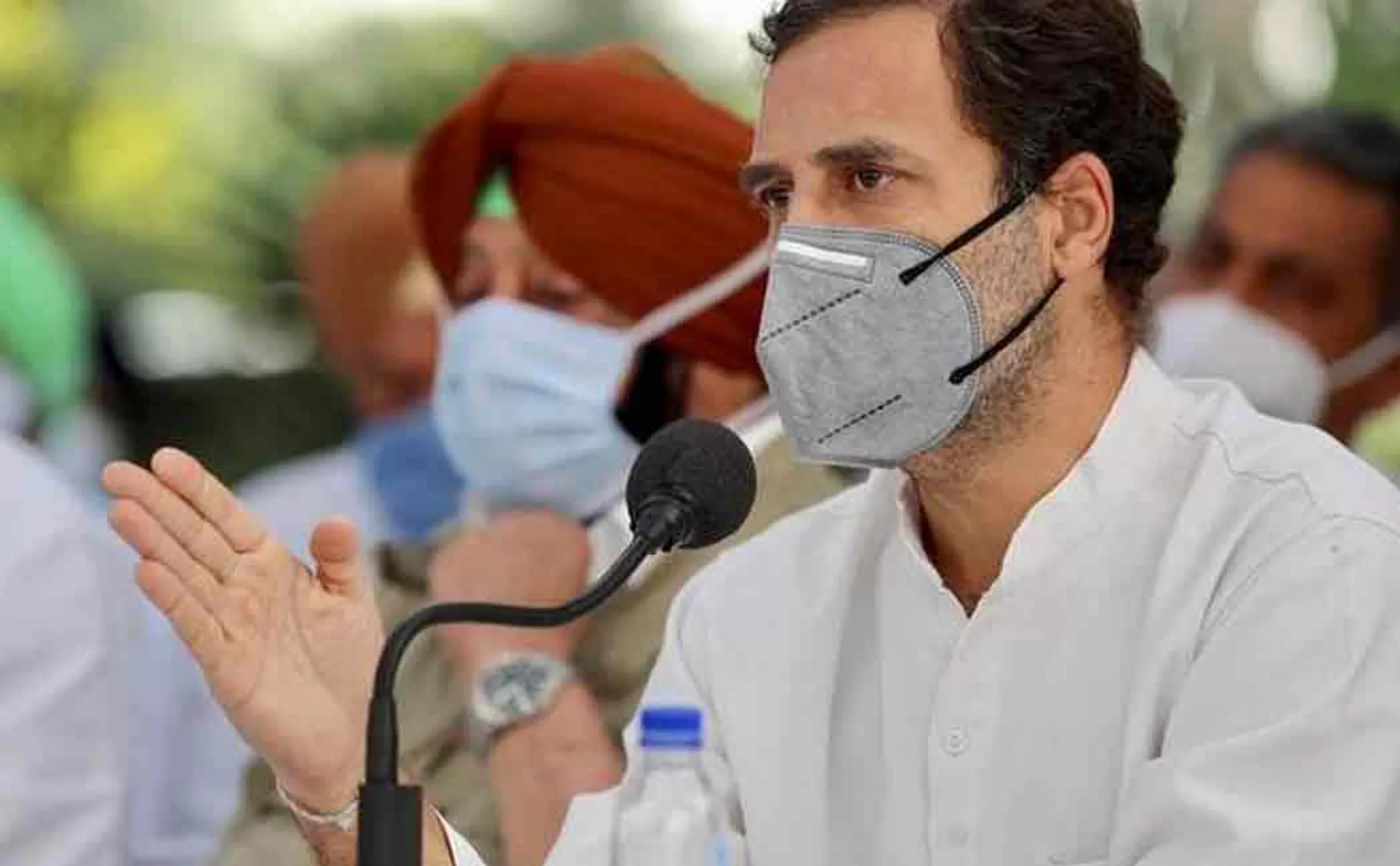 rahul gandhi on sofa controversy