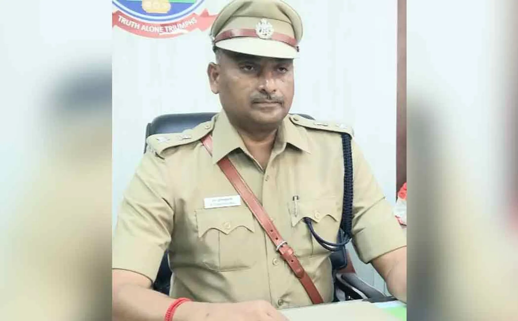 Police going home in erode for investigation ... 