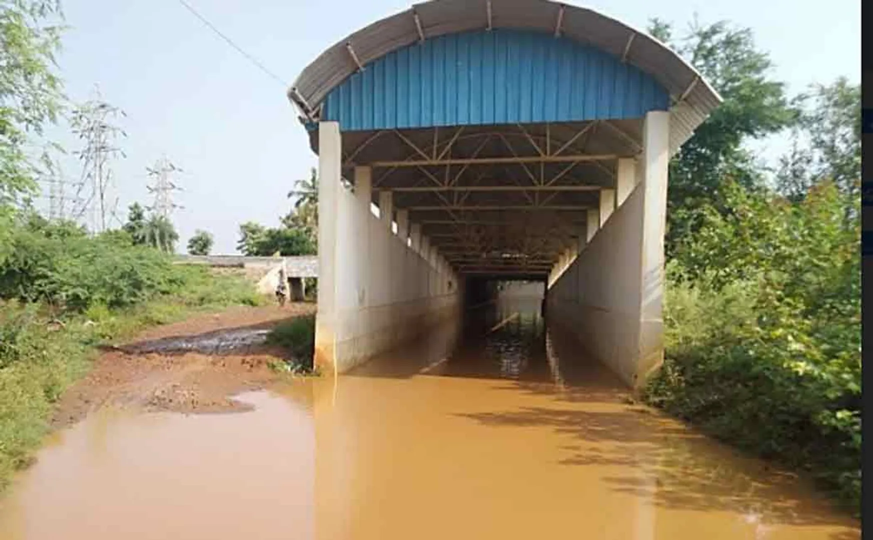 30 villagers struggle  due to heavy rains