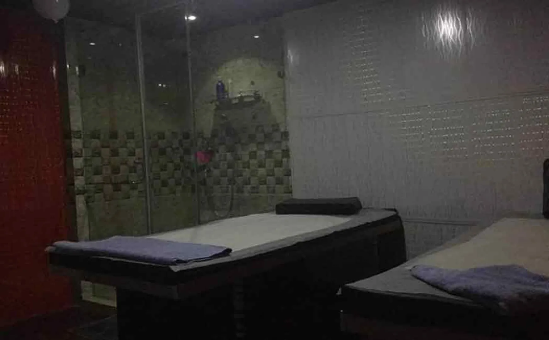 Nakkeeran news effect..! 5 arrested for conducting  massage centers ..!