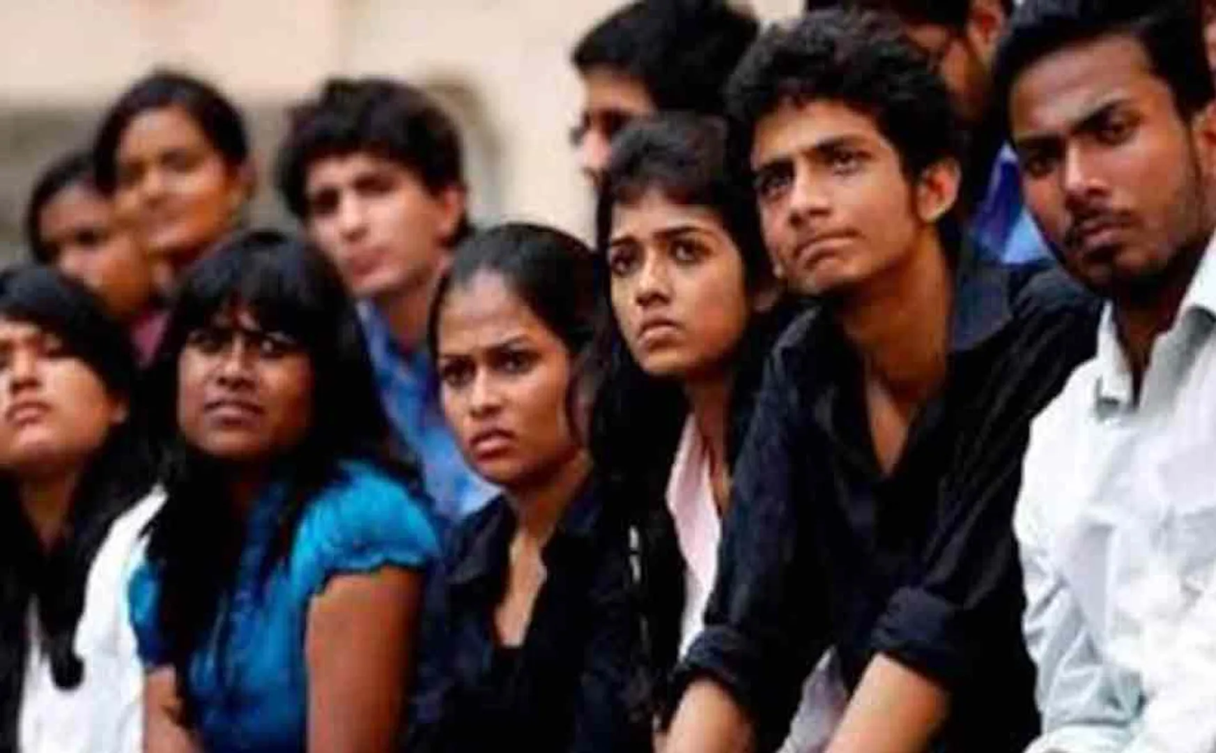 thousands of graduates apply for helper posts in west bengal 
