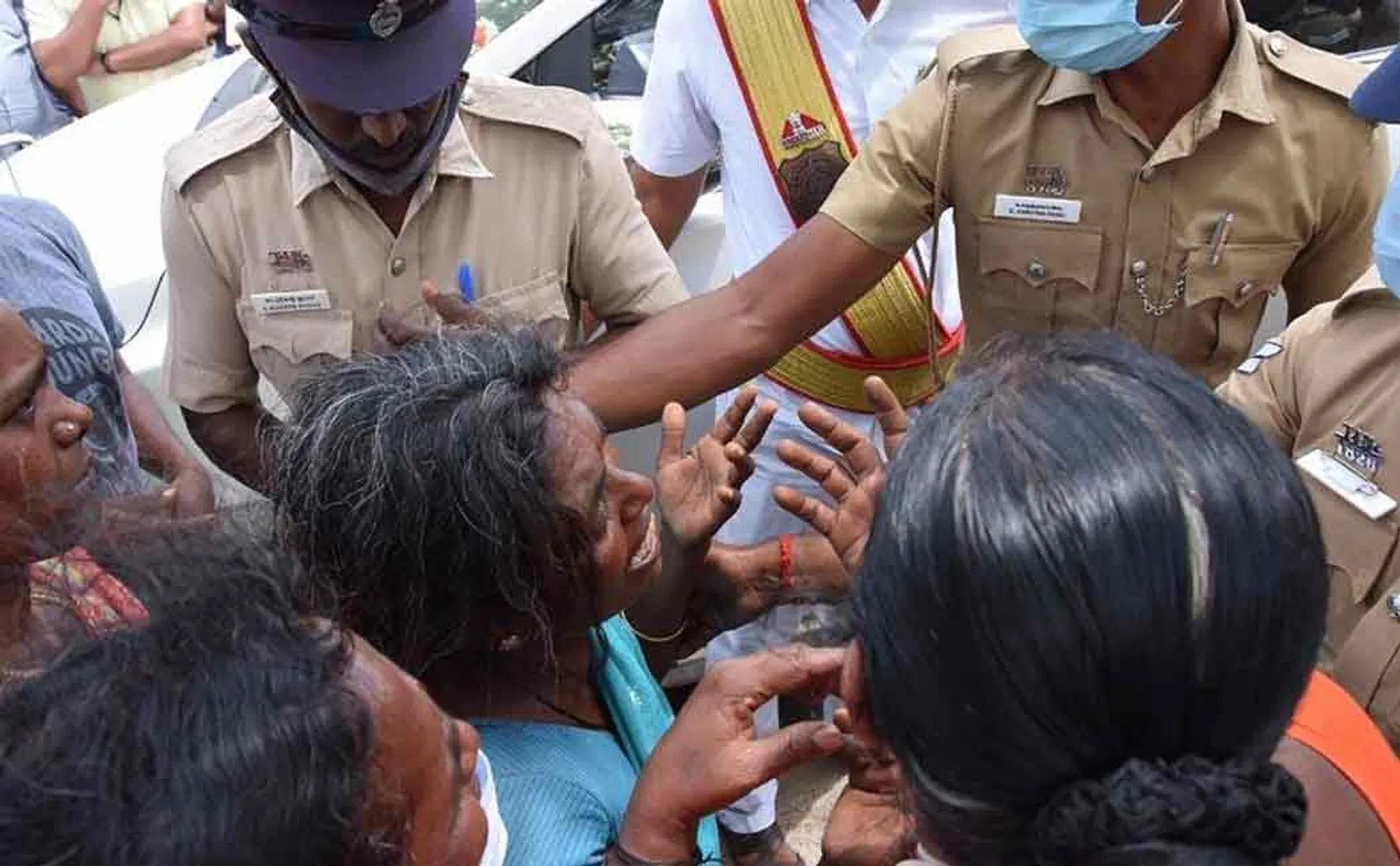 Son passes away  border; The mother demanded collector!