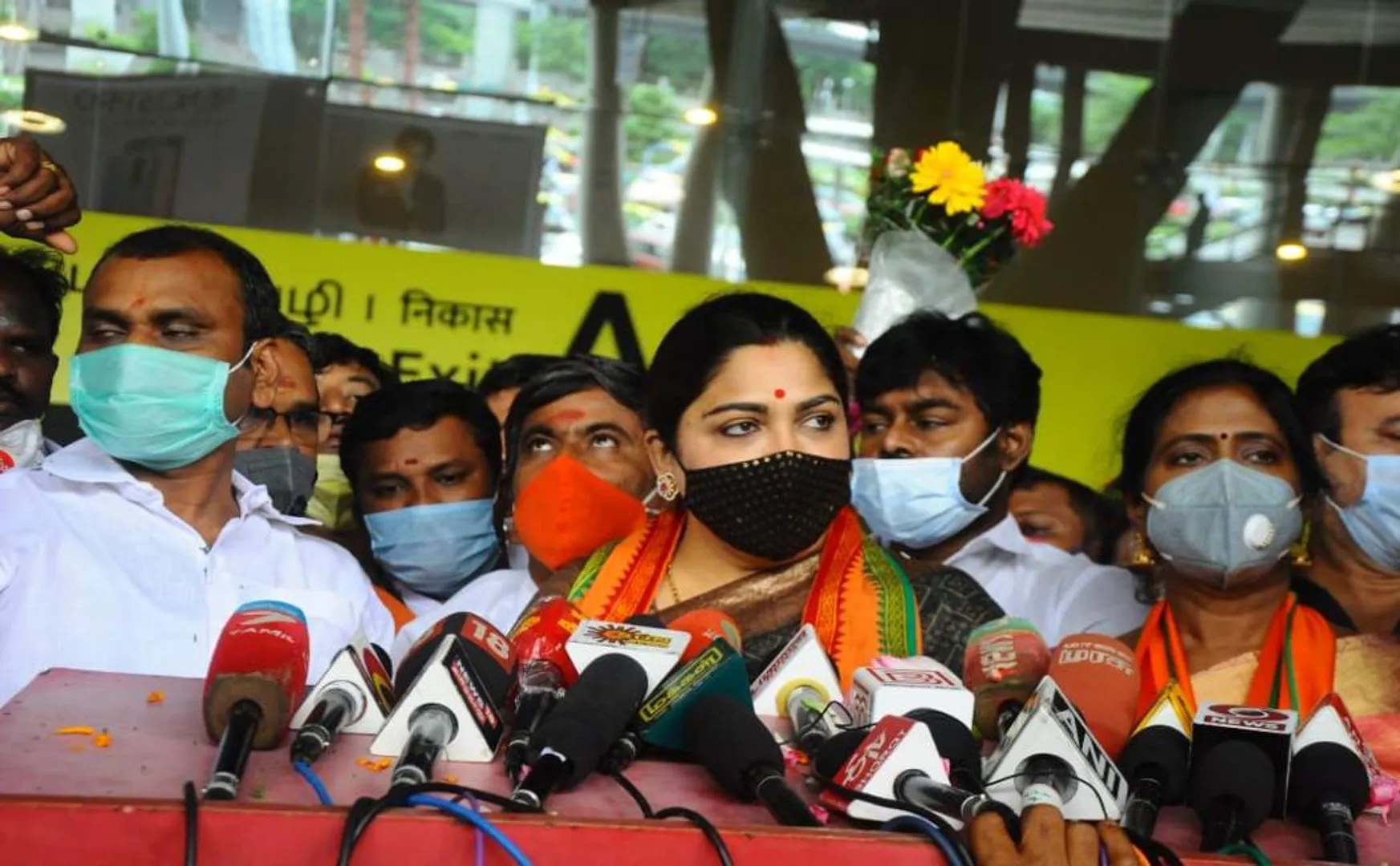 actress kushboo pressmeet at chennai airport 
