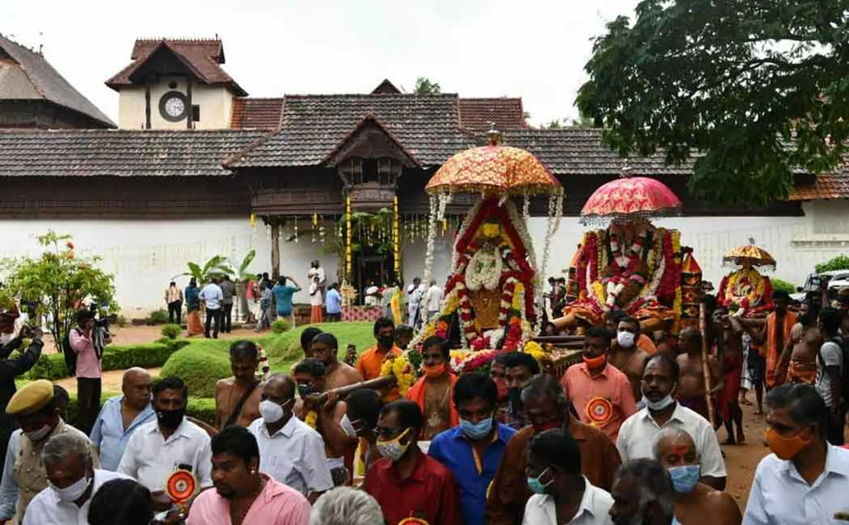 The idols of Kumari Swami left for Kerala for the Navratri festival 