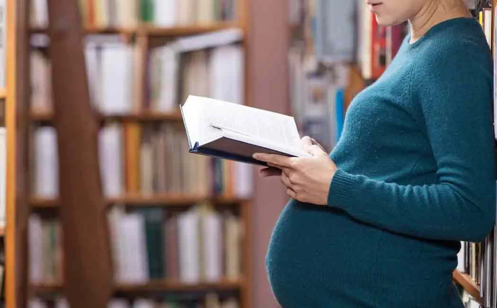 chicago woman writes exam during her labour