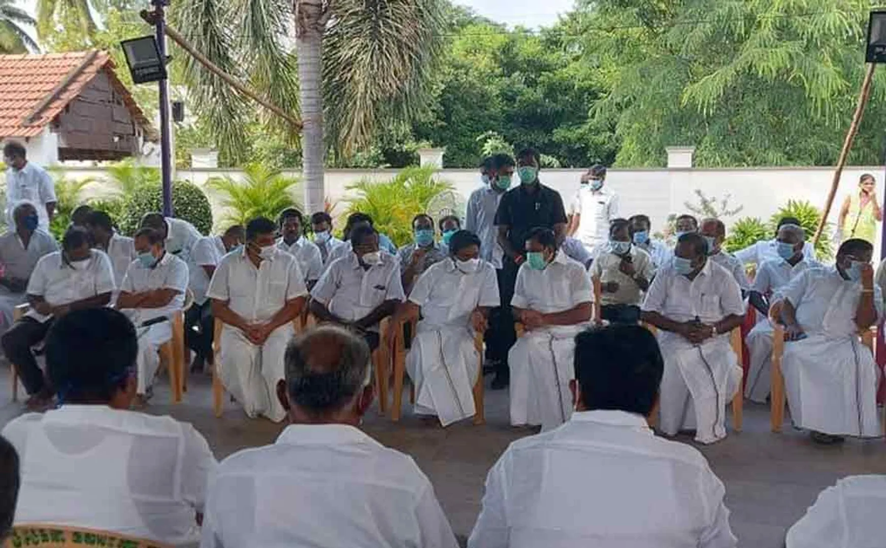 Eswaran met edappadi palanisami