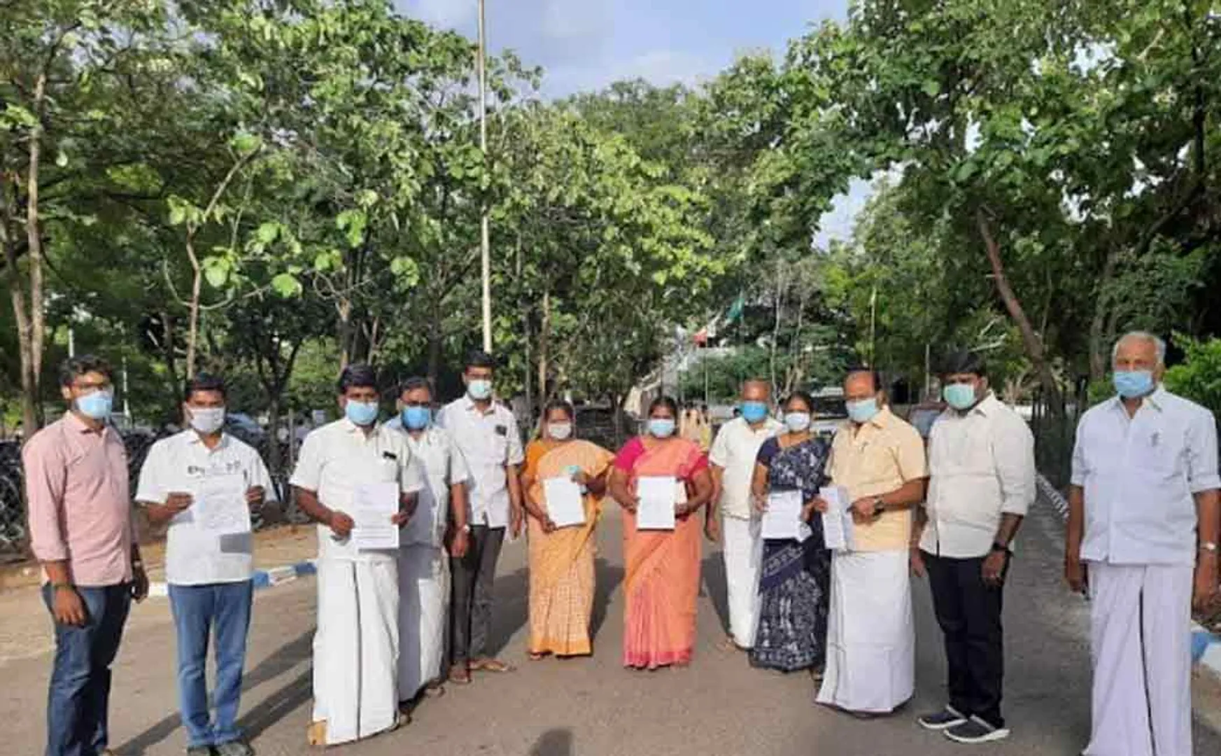 DMK women's union leaders file a complaint at the Collector's Office 