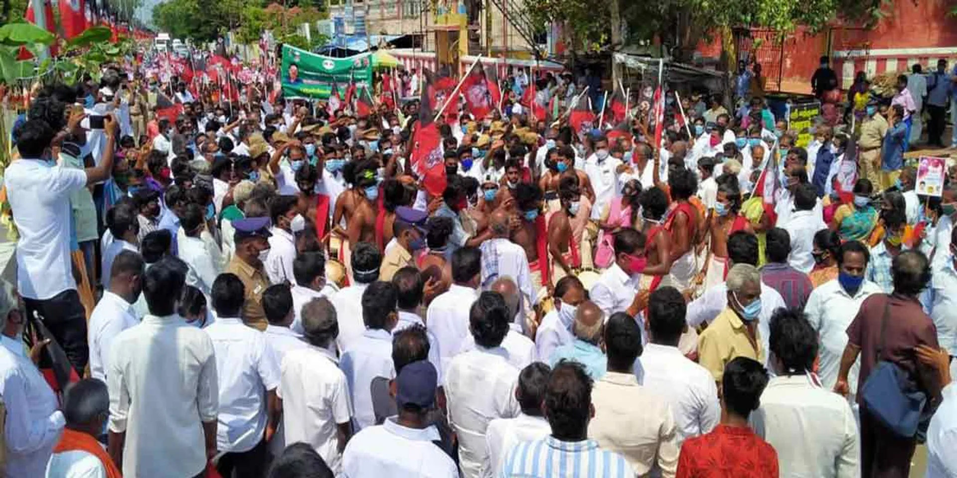 Mass meeting chaired by the minister in defiance of government orders