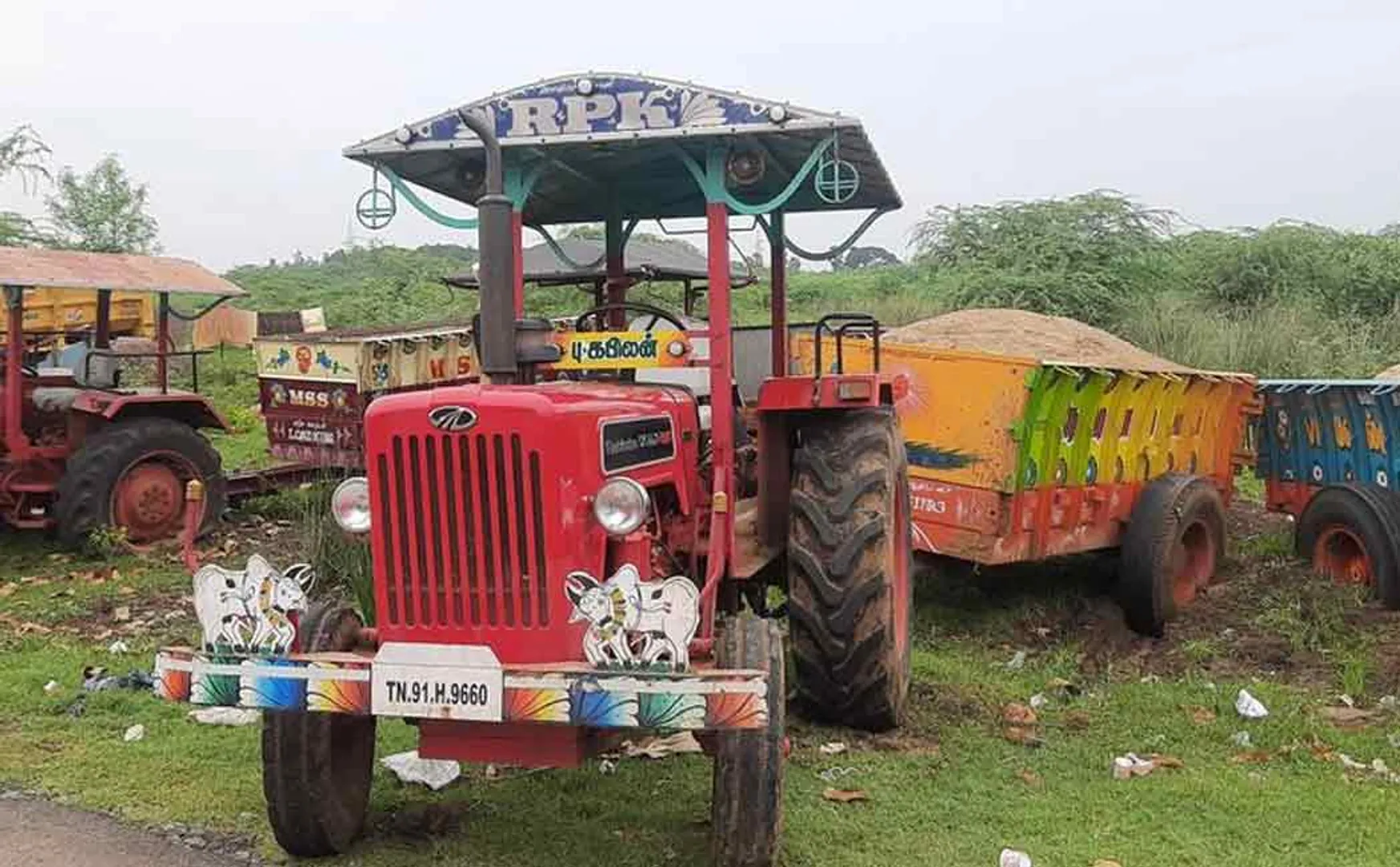 Police prevent sand theft by loading the tractor!