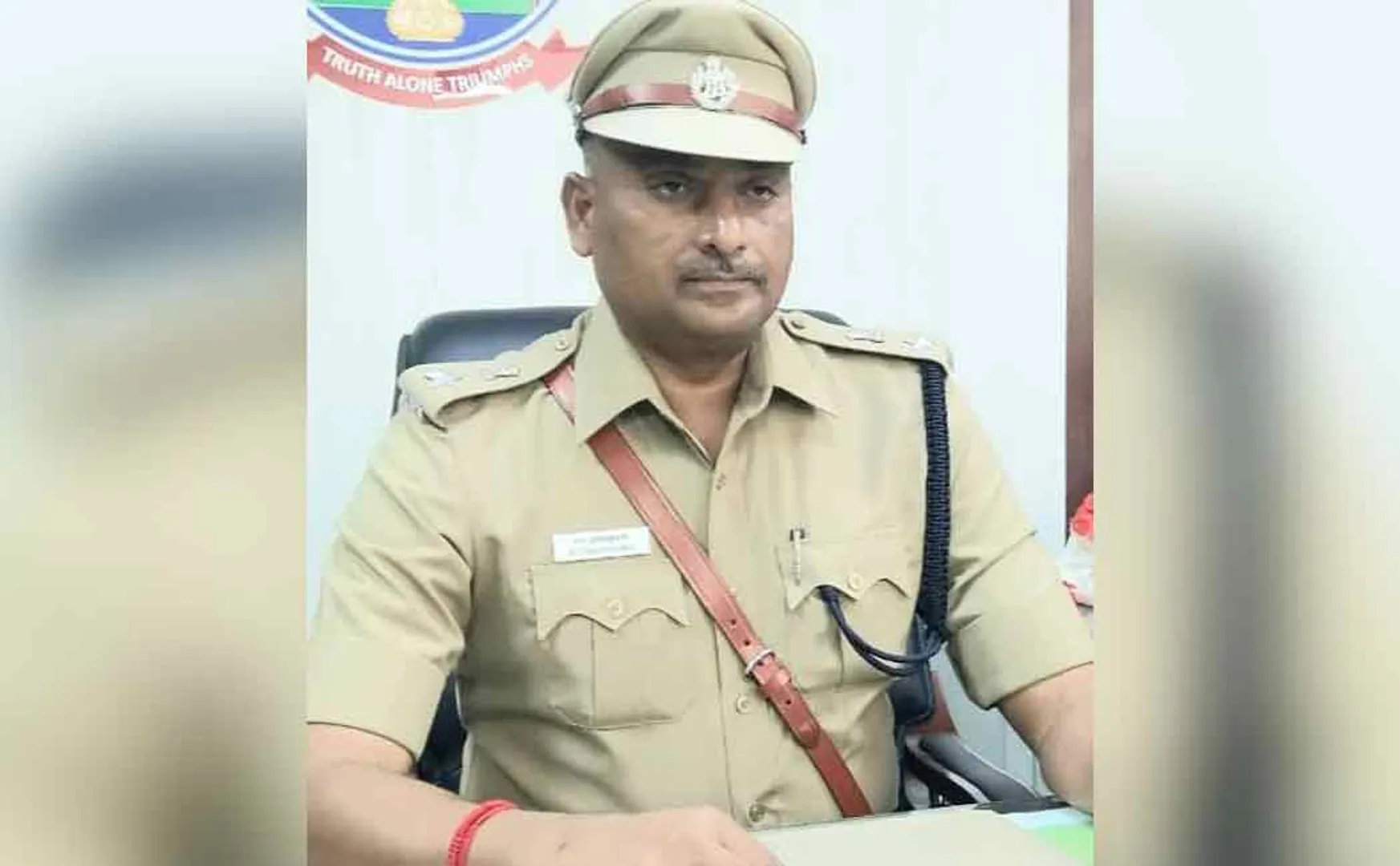 Police to go to the complainant's house and settle the matter ...!