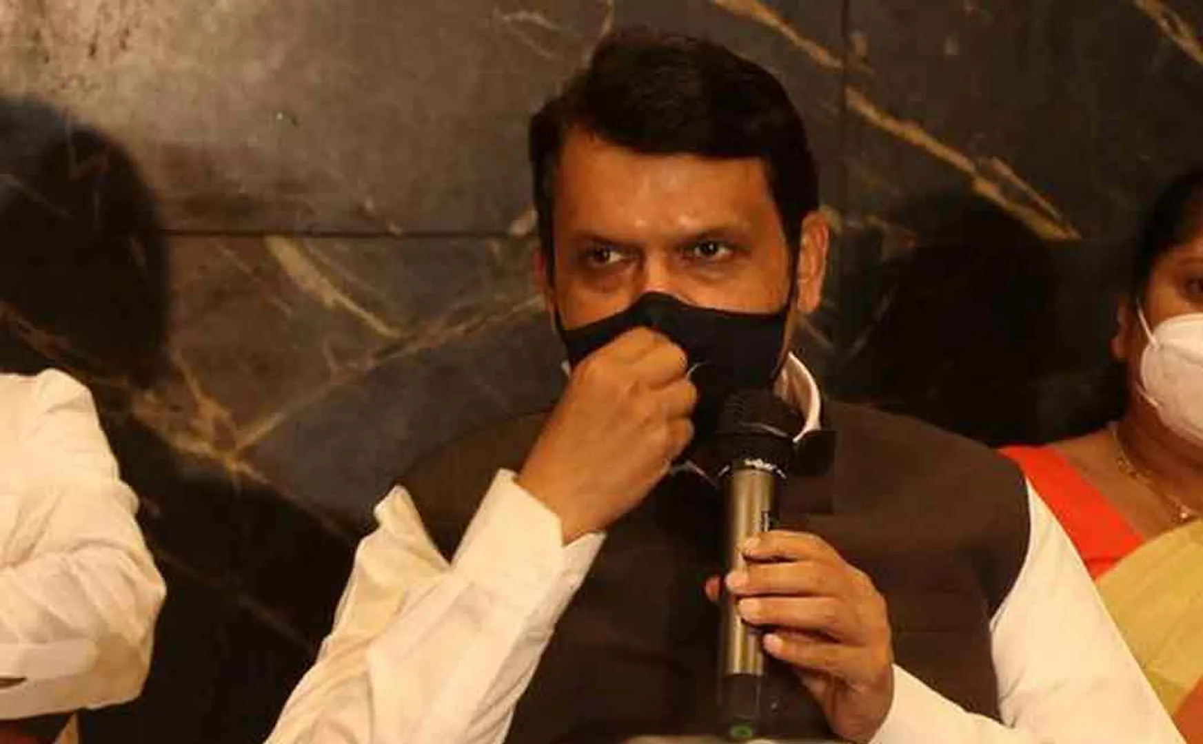 devendra fadnavis tests positive for corona