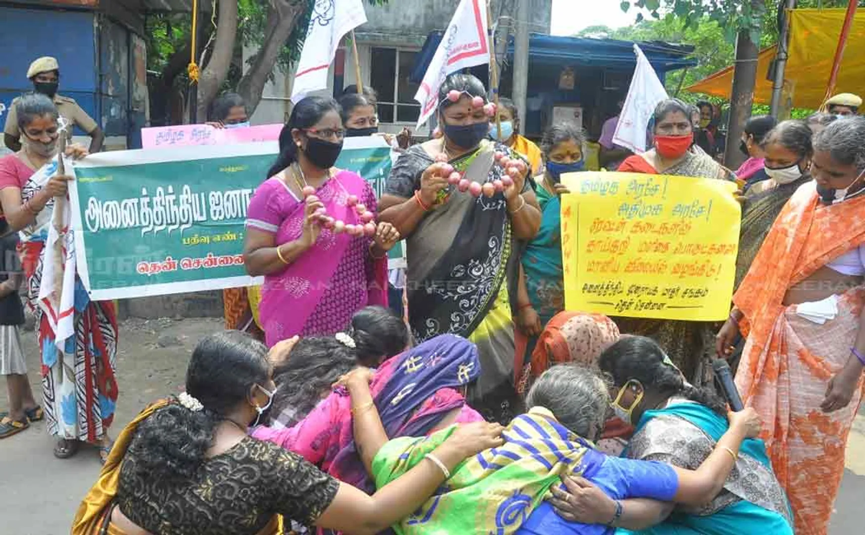 Onion prices rise; All India women Association 