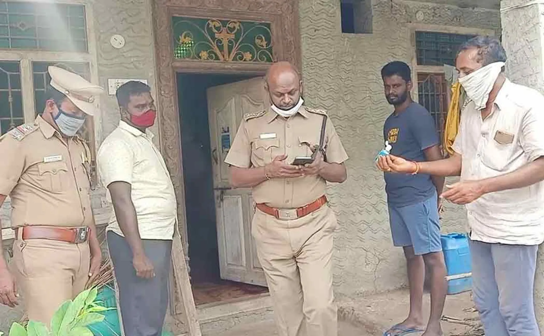 The husband who surrendered after wife who worked in a call center!
