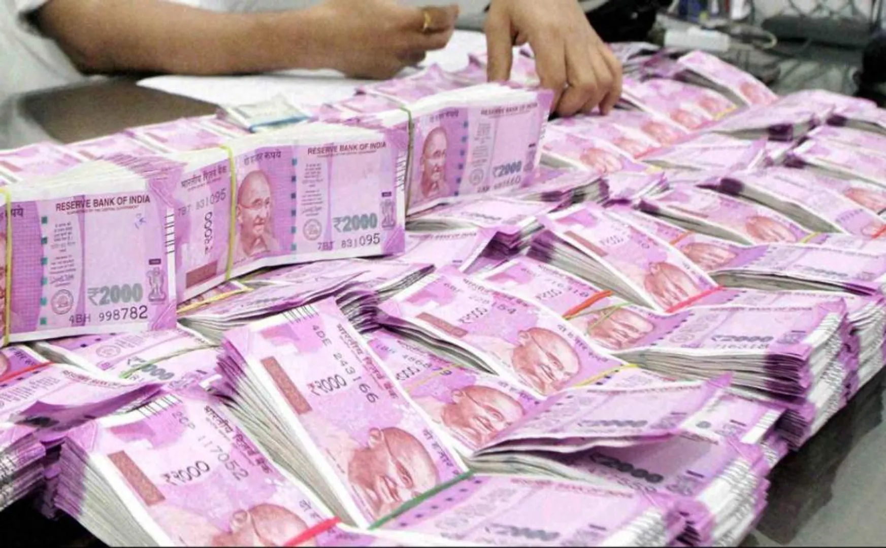 vigilance officers raid at govt office seized the money 