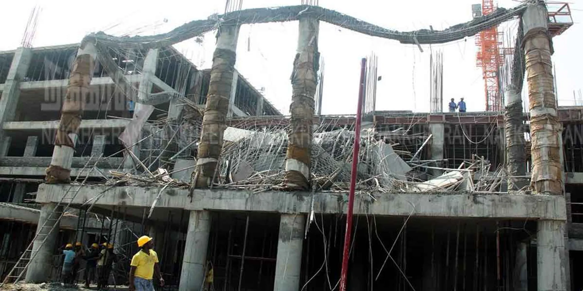 Namakkal New Government Medical College 'Portico' collapses!