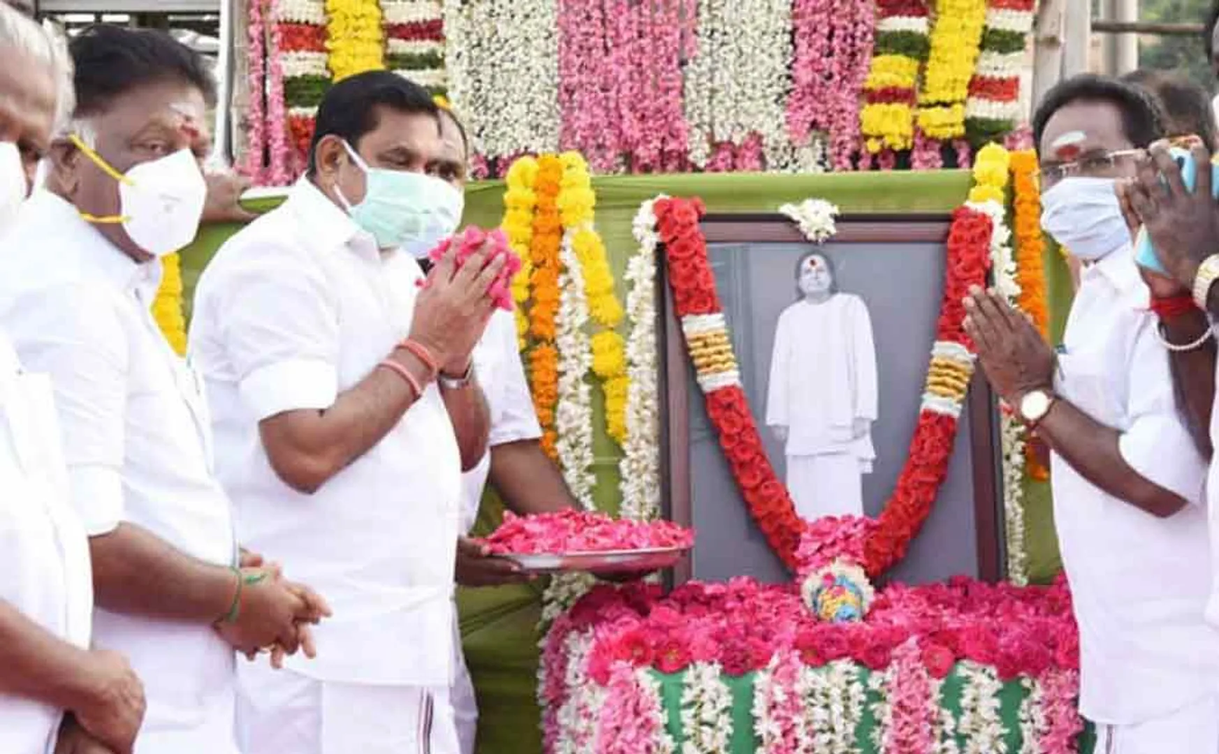 Chief Minister Palanisamy pays homage to the Muthuramalingam dever