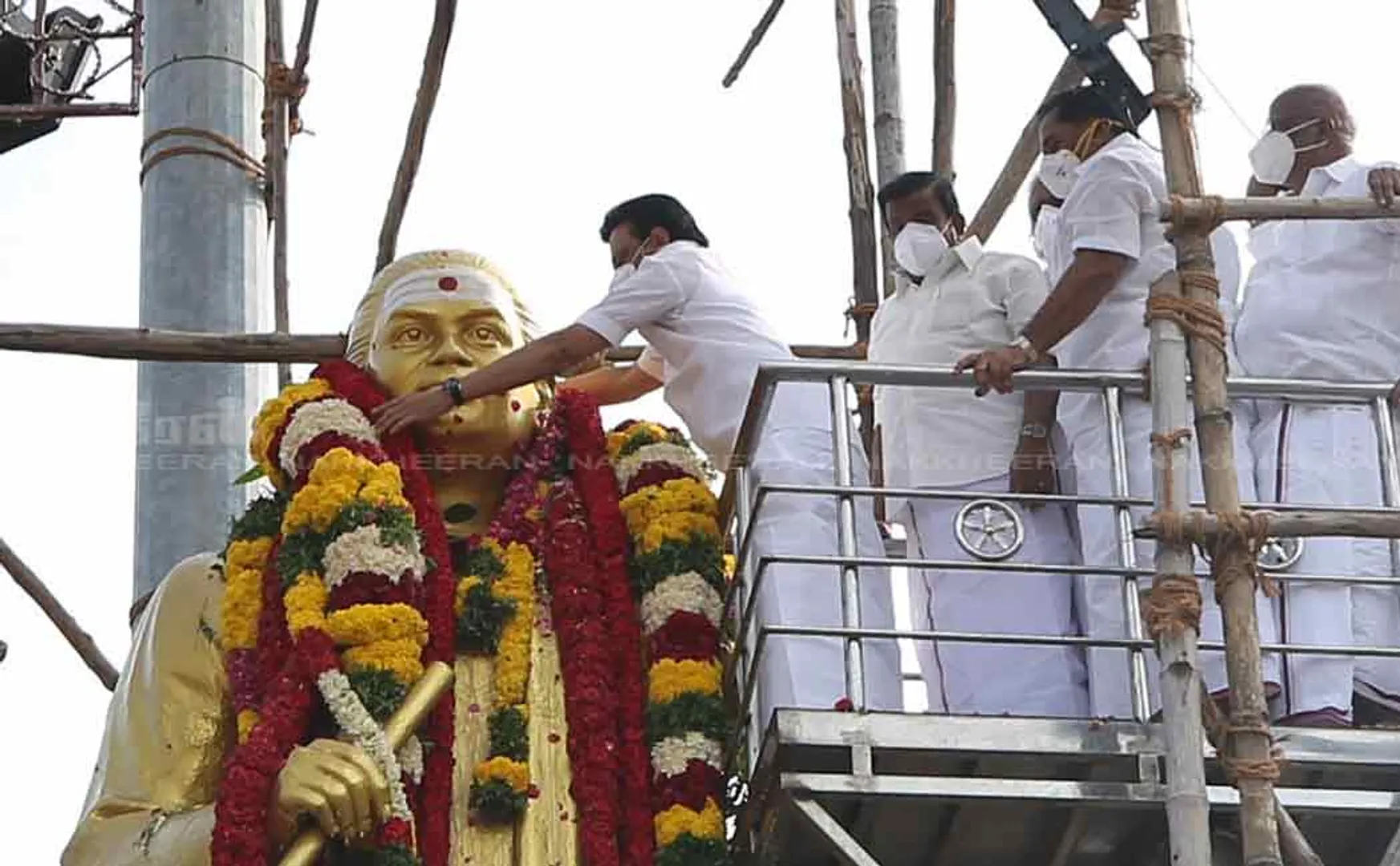 DMK Leader pay homage to muthuramalinga thever 
