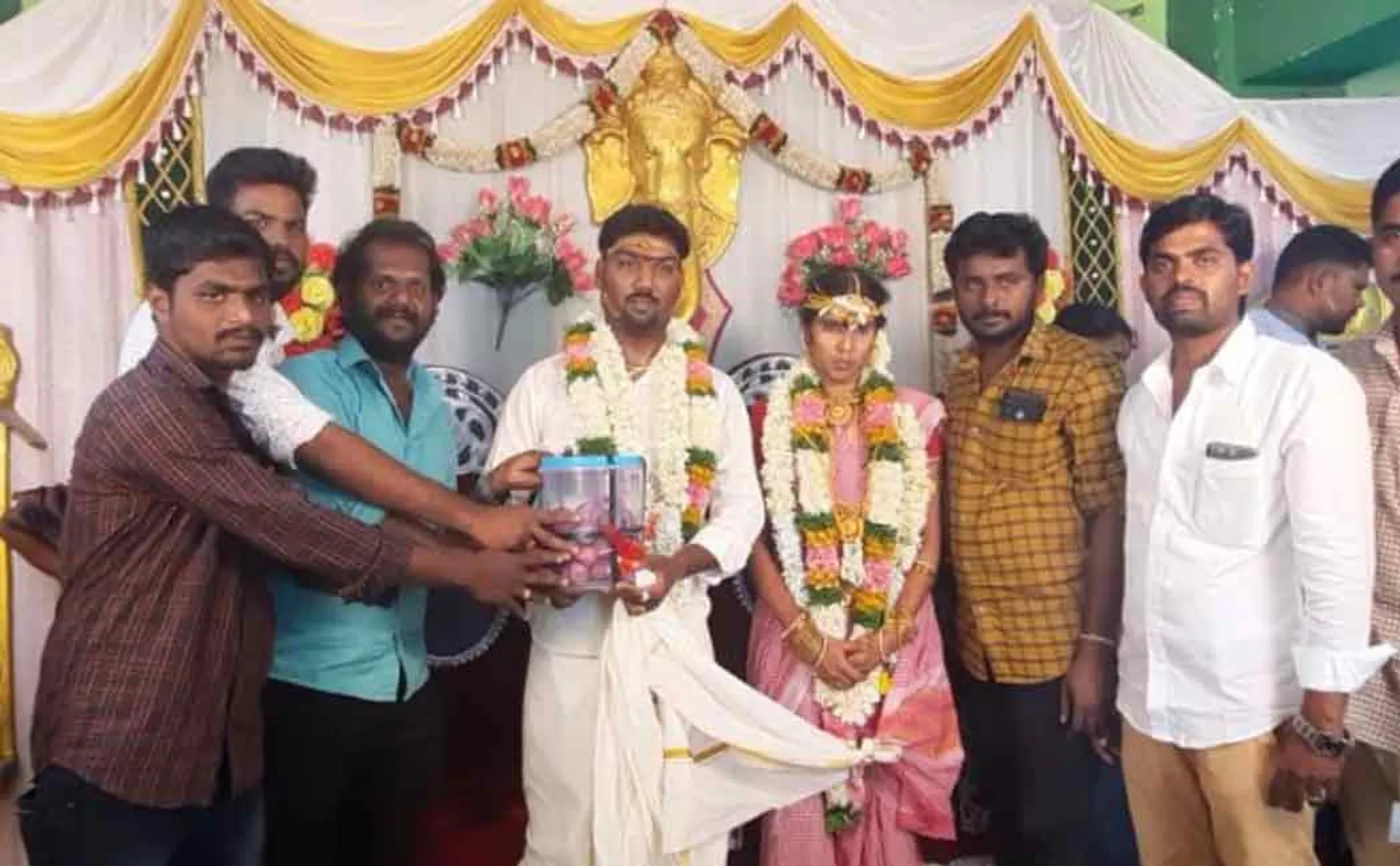 Friends gifted onions married couples 