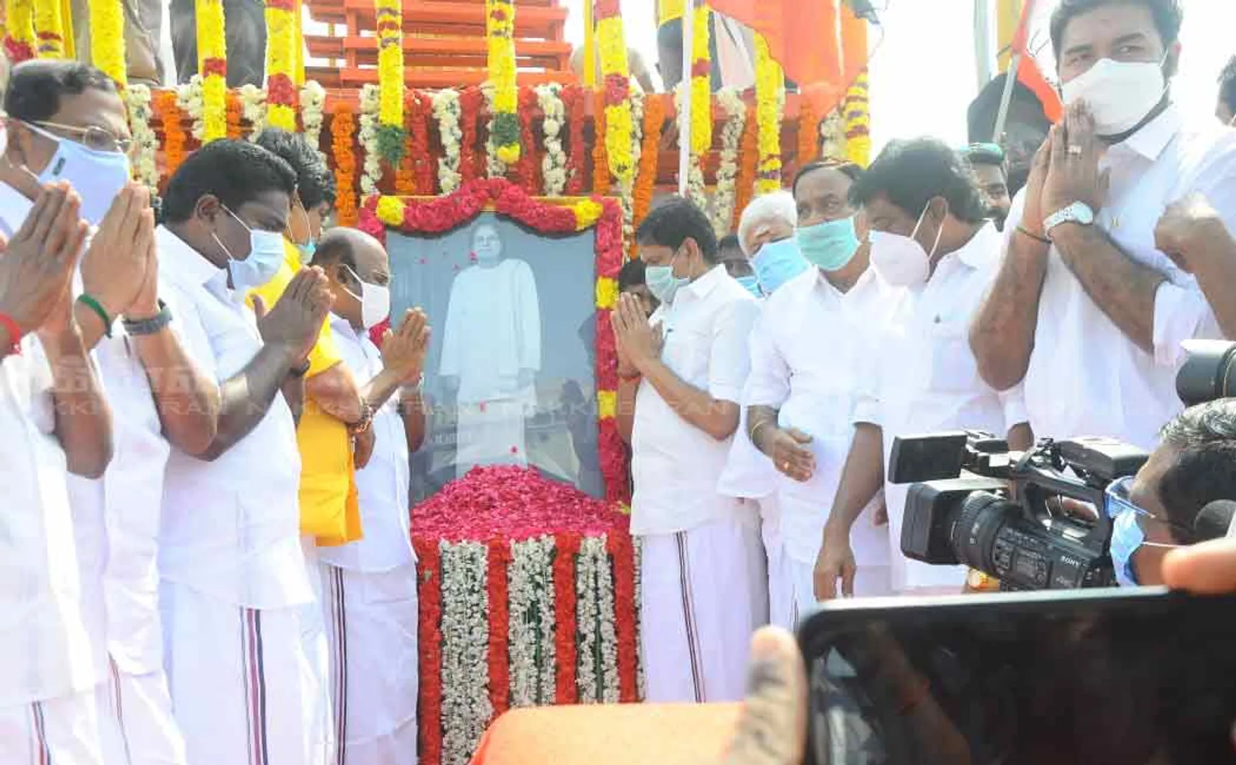 ADMK ministers pay homage to muthuramalinga thever 
