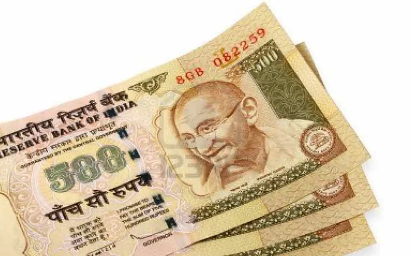 An old man who suffers from not being able to change old 500 rupee notes ...