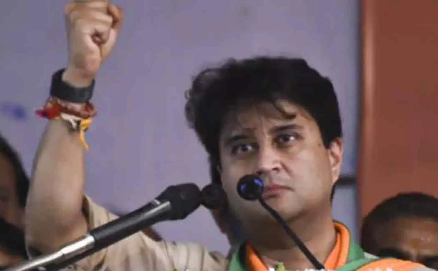 scindia mistakenly asks people to vote for congress 