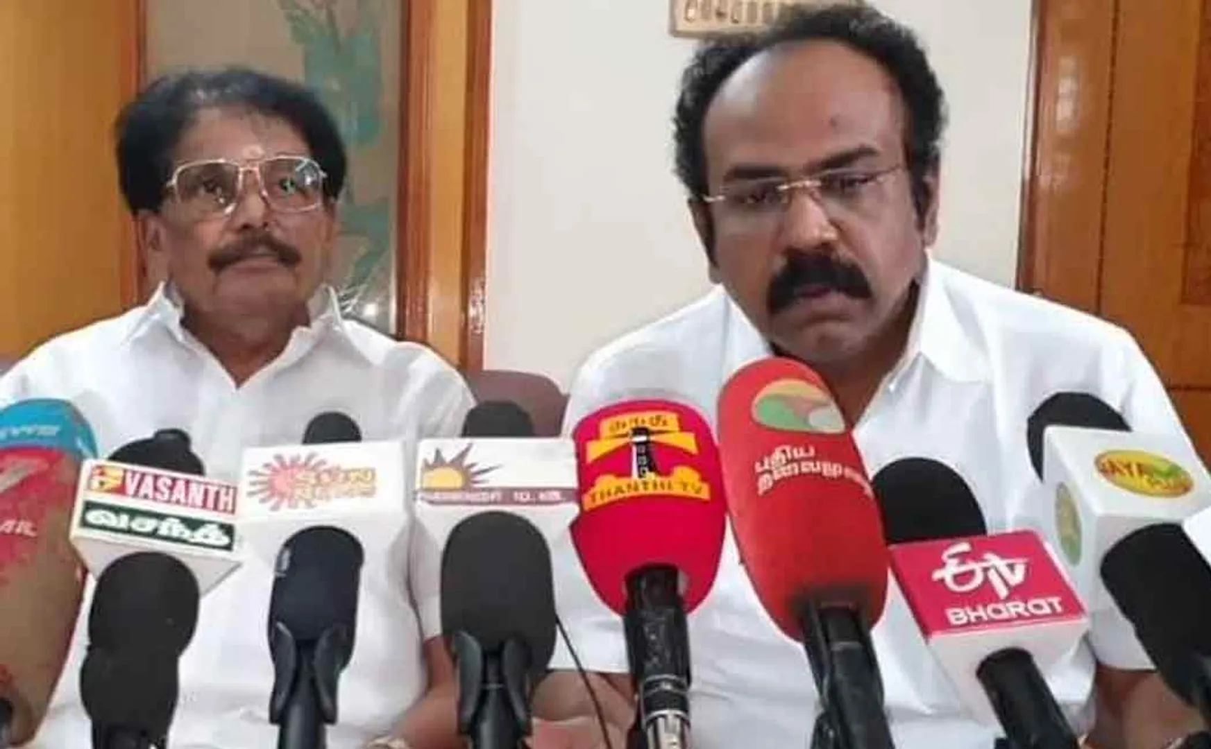 “We showed the black flag to Indira Gandhi; To which is Rajendrapalaji? ” - KKSSR, Thangam thennarasu