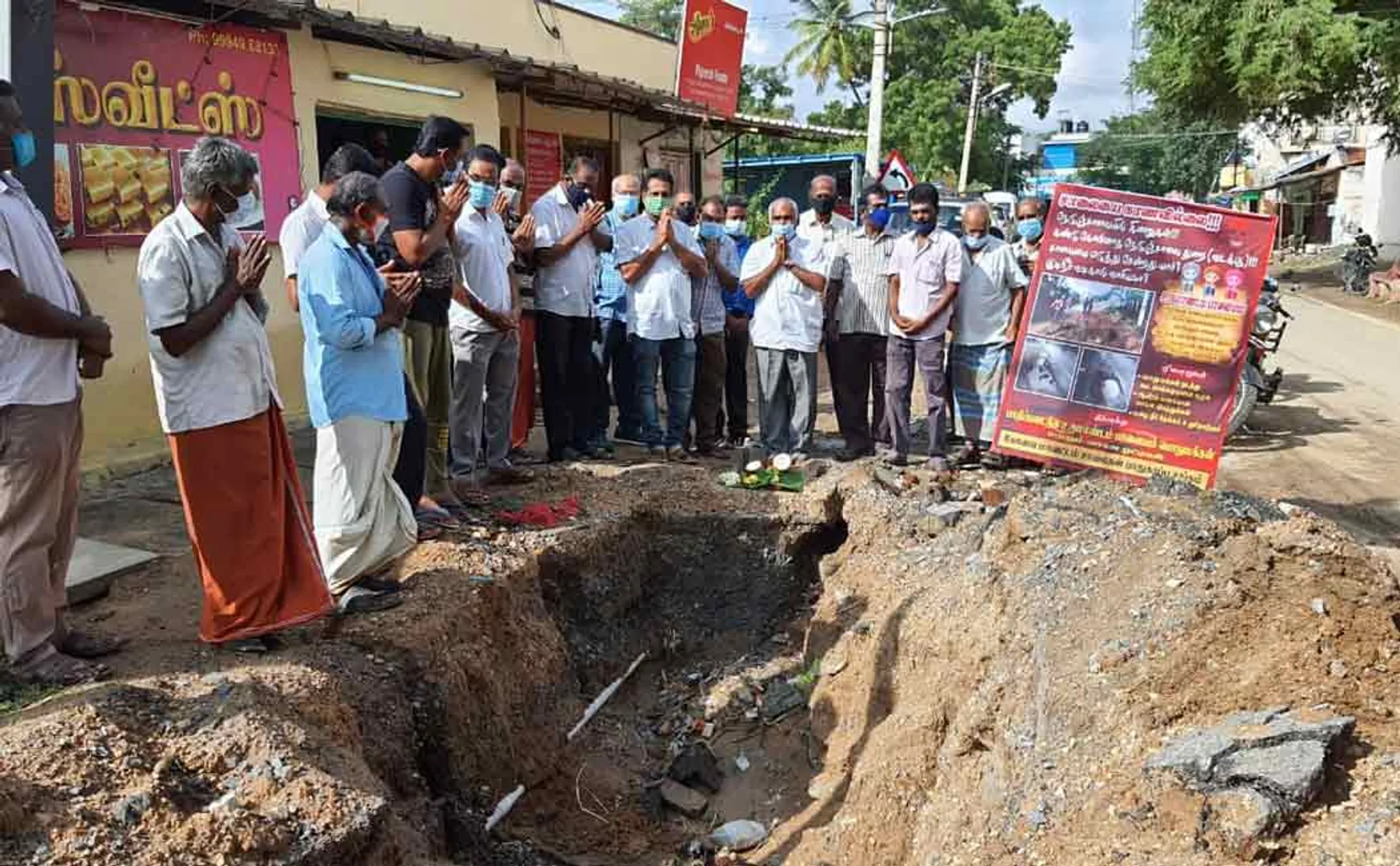 Coimbatore people demanding for good road 