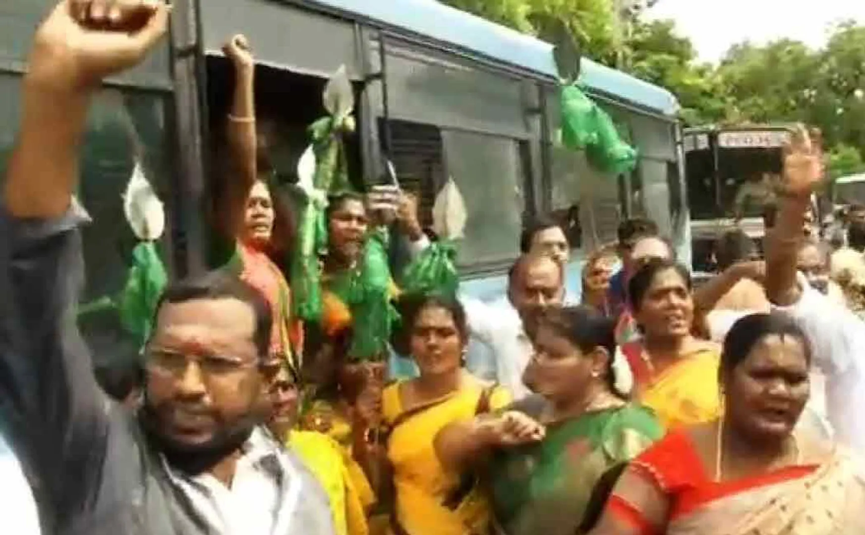 Tamilnadu bjp members at mudurai demanding to allow vel yaatra 