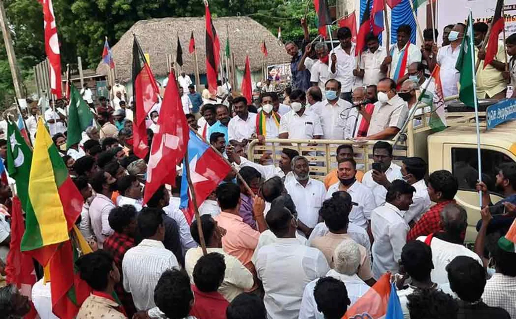 DMK Demands various things front of Keerappalayam Regional Development Office