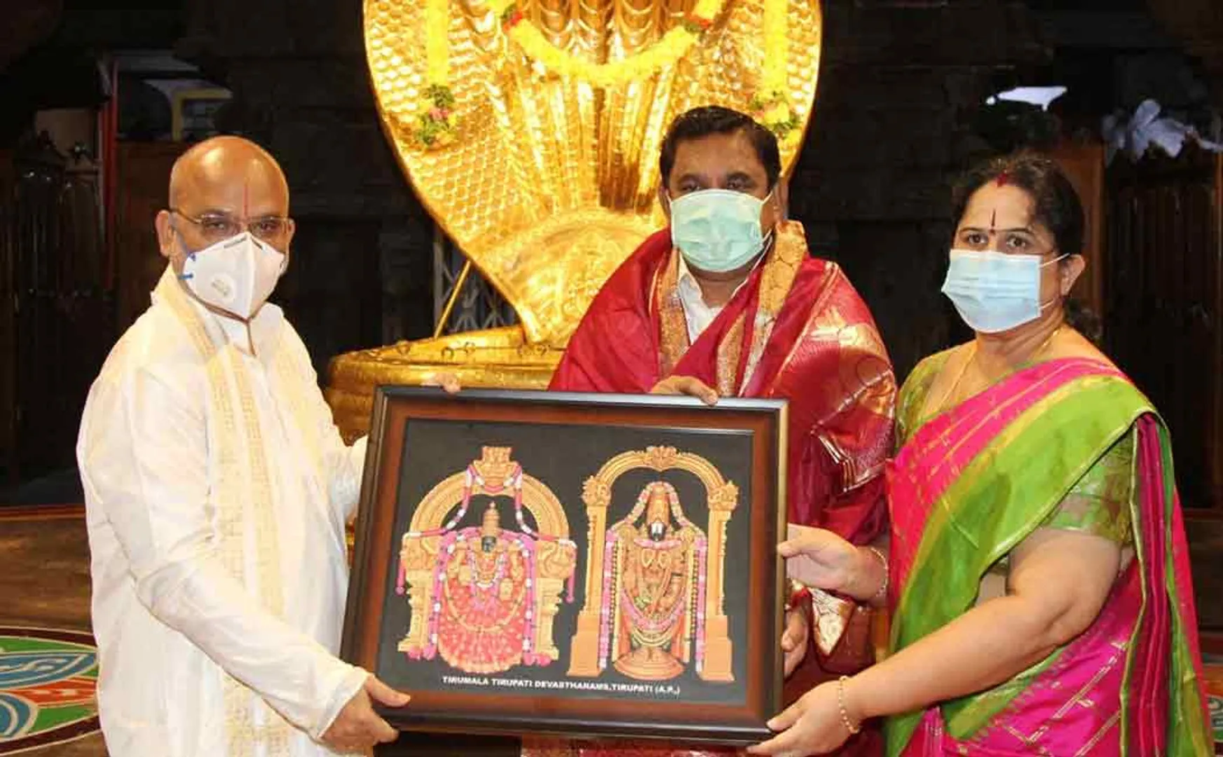 Tamilnadu chief minister edappadi palanisamy visited tirupati temple