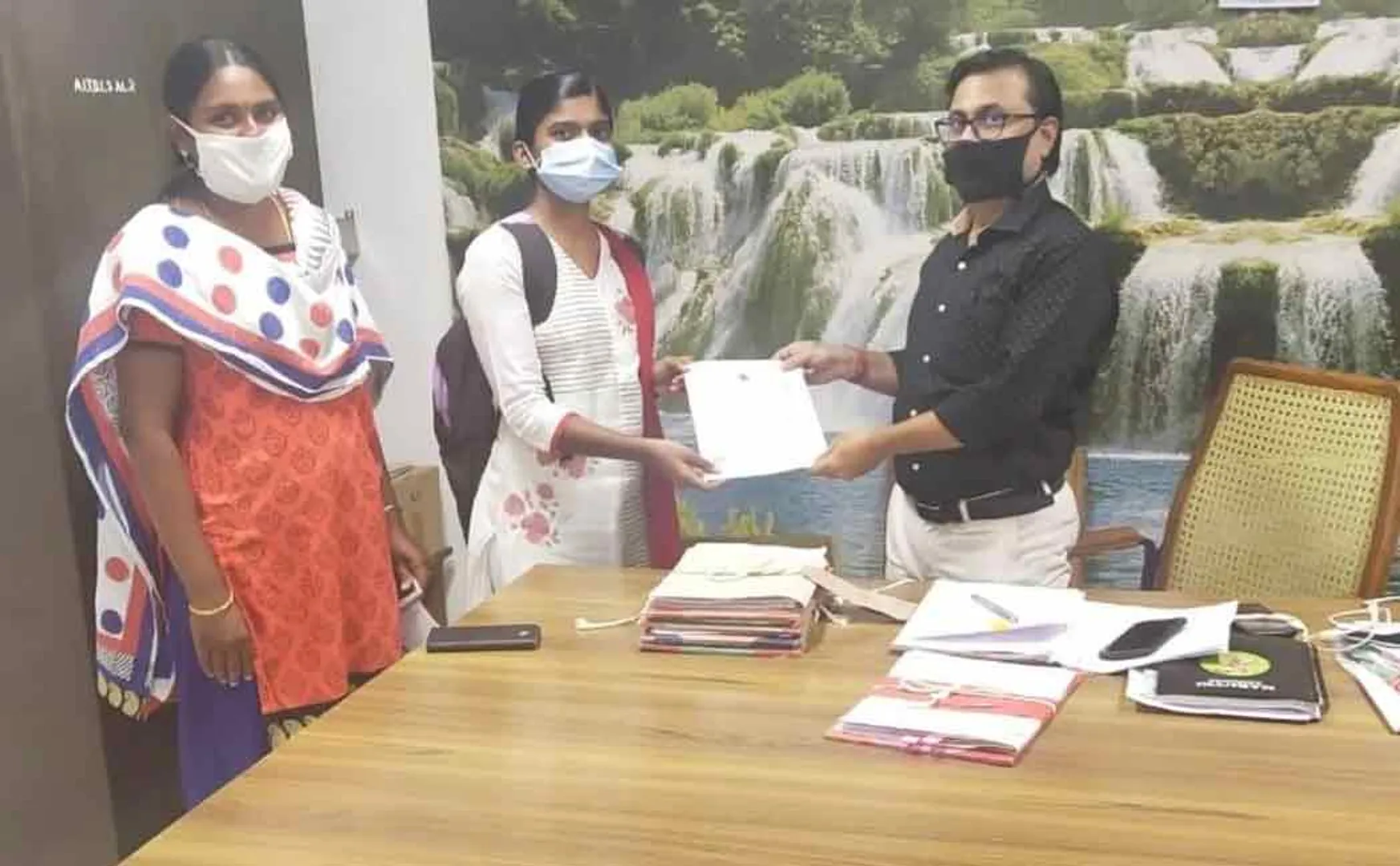IAS officer udhayachandhiran helped student to make admission in medical 