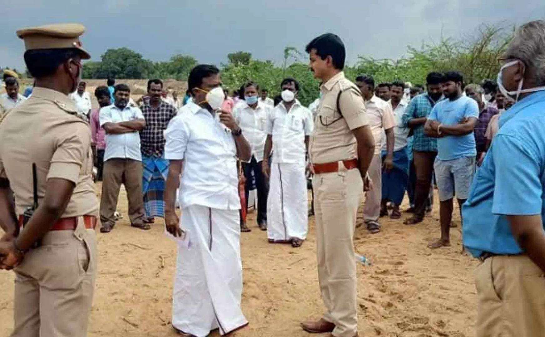 Opposition to open sand quarry! DMK MLA leads river villagers on ground 