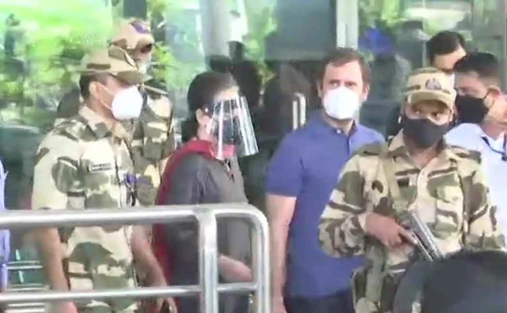 sonia gandhi arrives at panaji with rahul gandhi