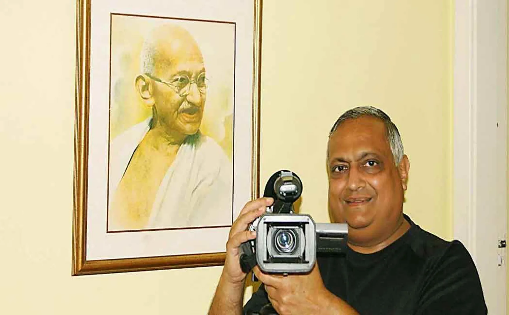 gandhi's great grandson sathish passes away