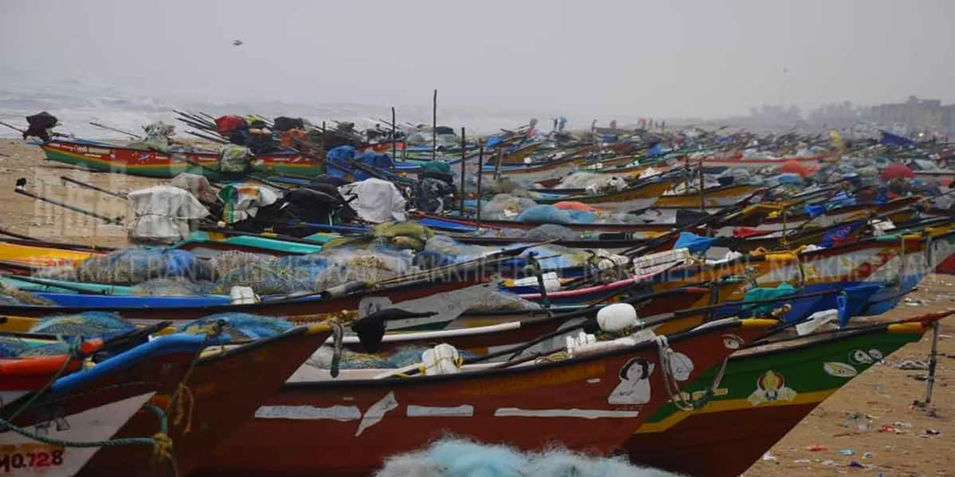 Nivar' touches the shore in Cuddalore ... Heavy rain with thunder for 3 hours ...