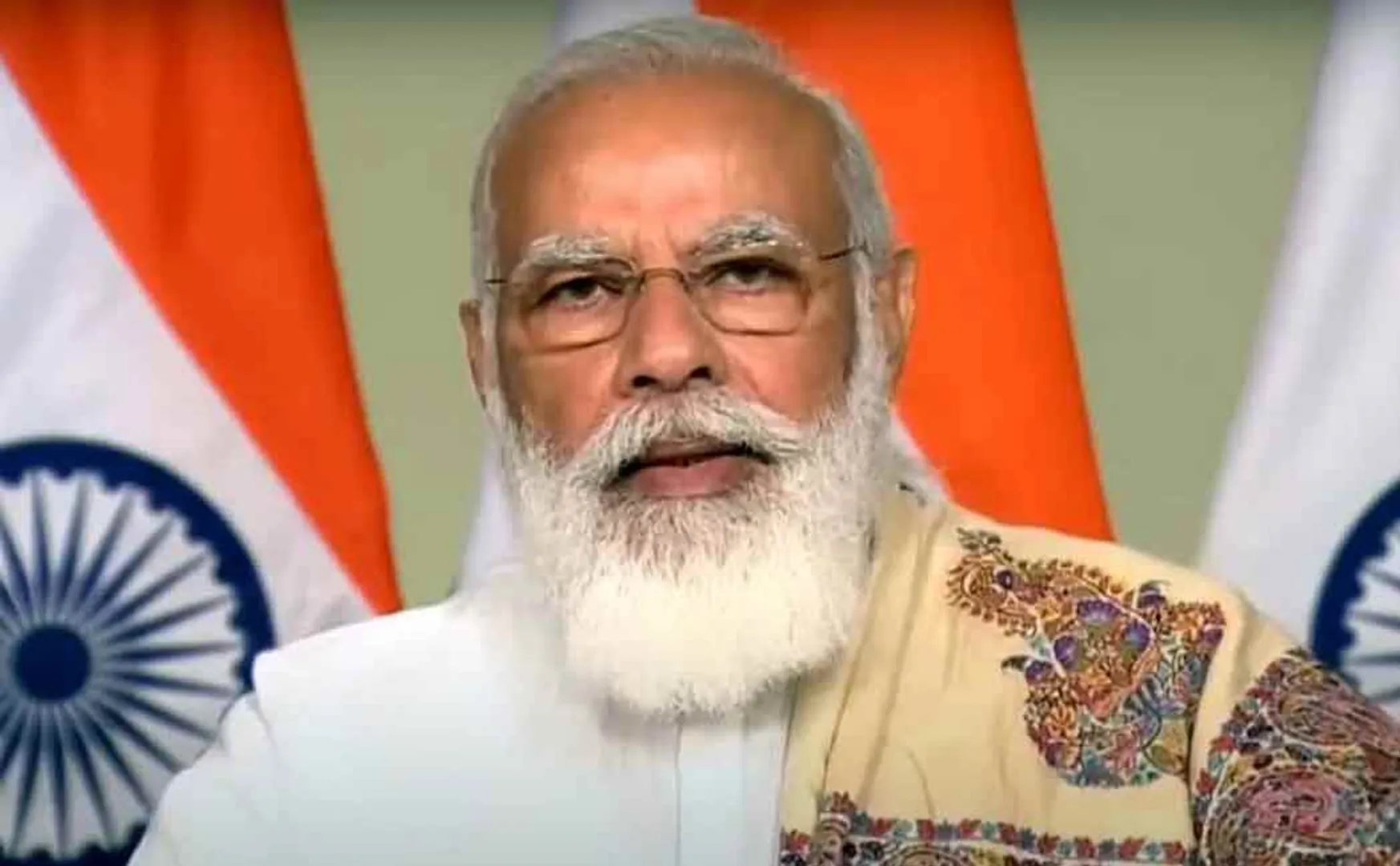 pm modi mourns for maradona