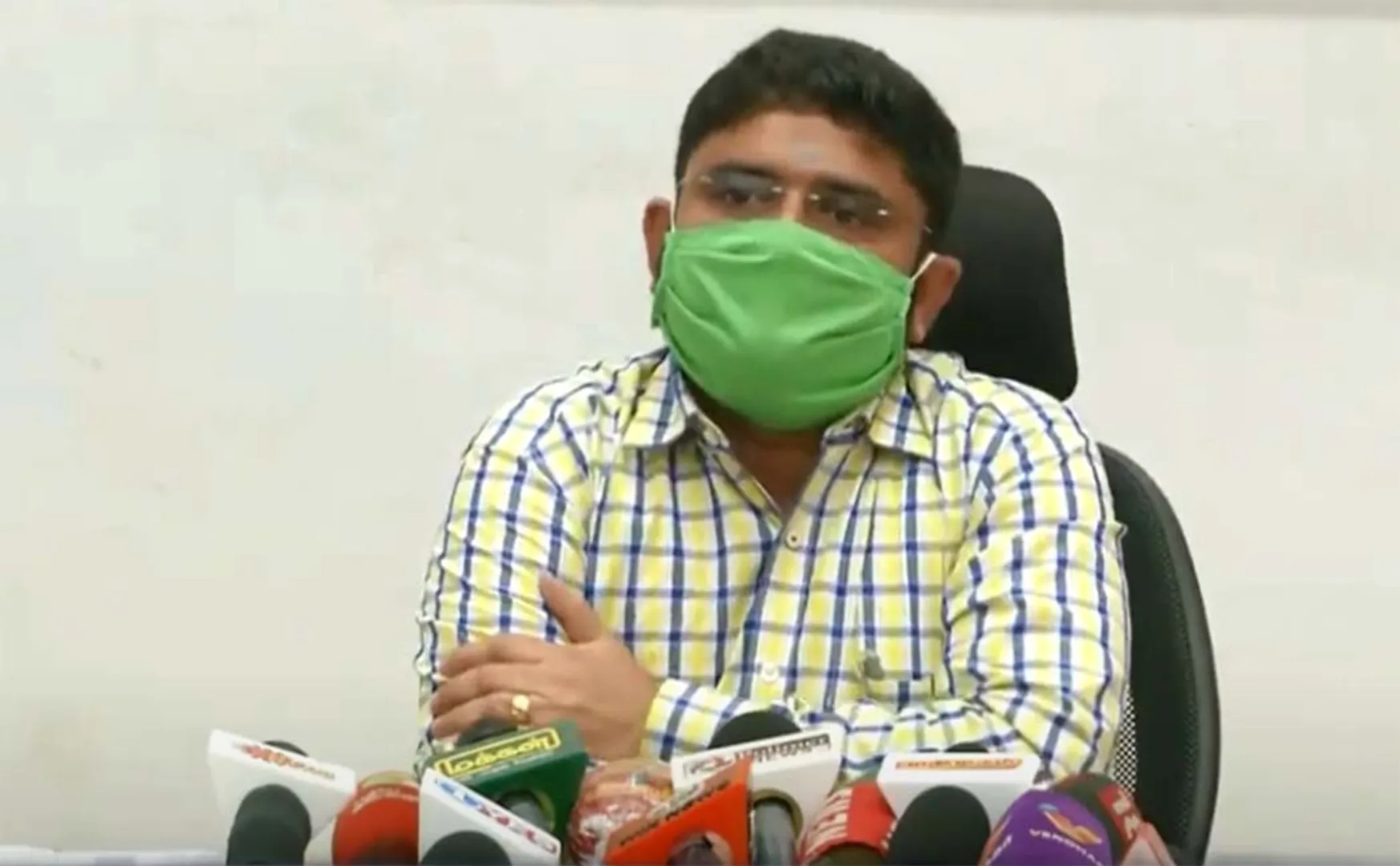 nivar cyclone heavy rains chennai municipality commissioner press meet 