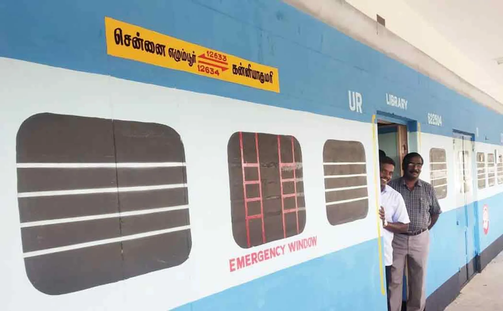 Puthukottai government school head master and teacher painted class room like train 