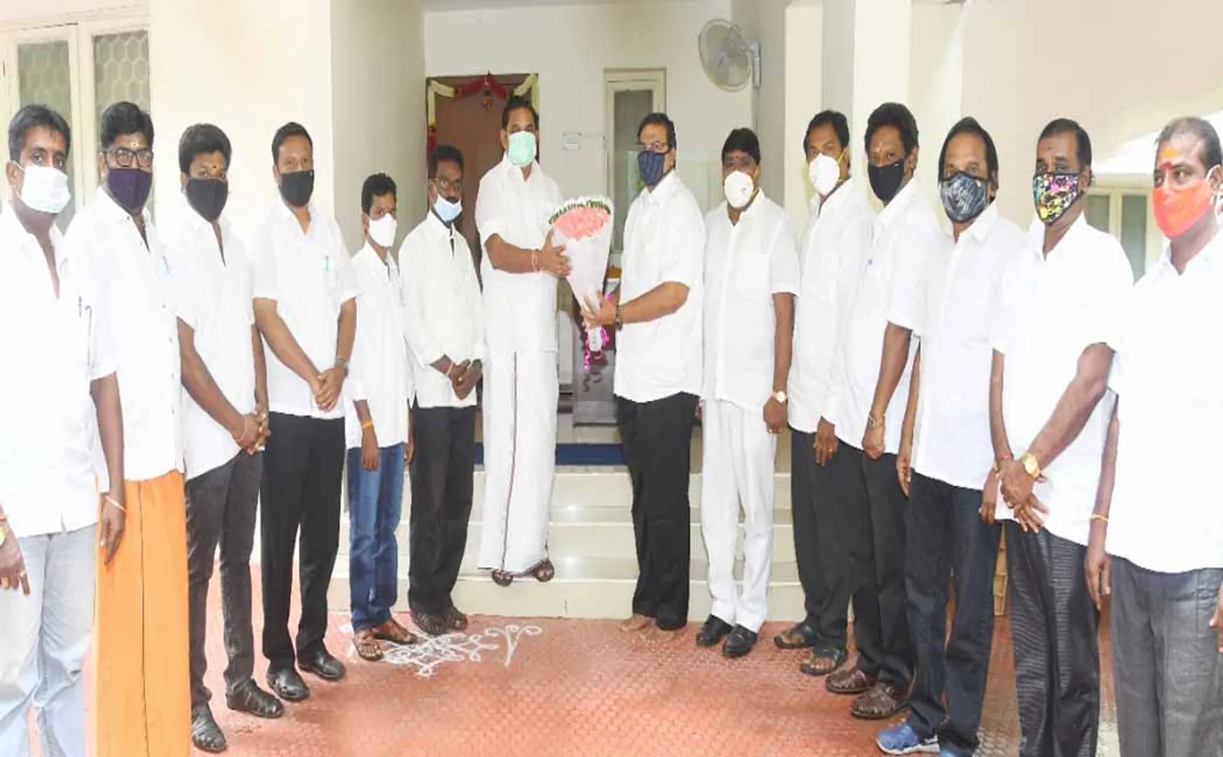 congress party former leader in south chennai join with admk 